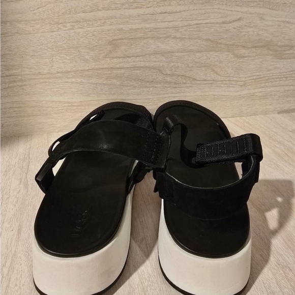 UGG Black Sandals – Size 8.5 – Adjustable Straps – Comfy & Stylish - Picture 4 of 8